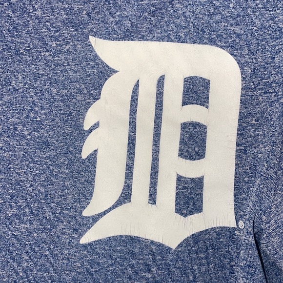 Detroit Tigers athletic shirt 💙 - Picture 2 of 3